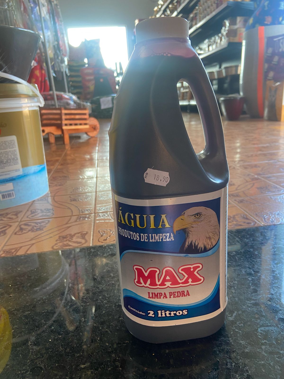 Max limpa pedras- Águia