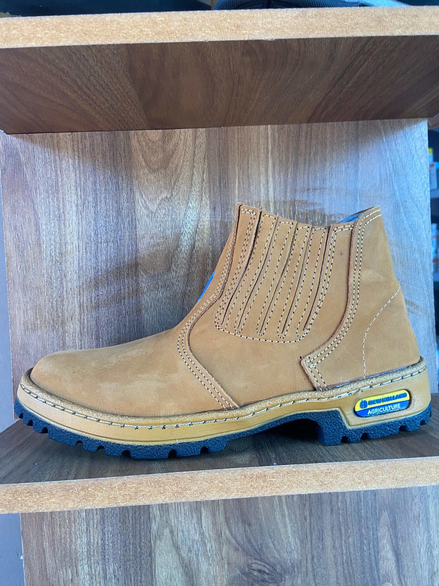 Botina New Holland